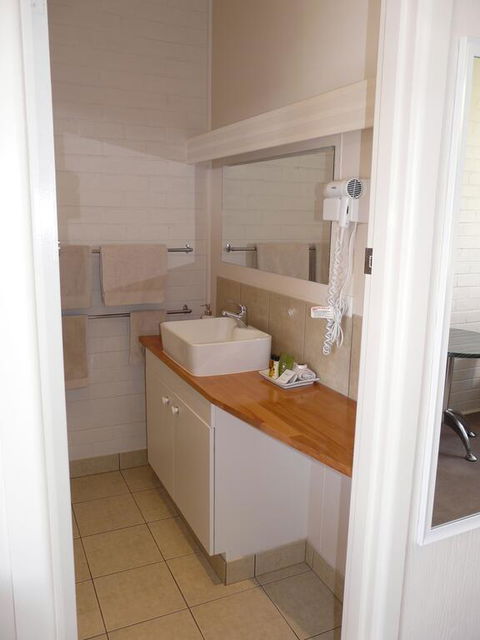 Lake Bolac Motel - Port Augusta Accommodation 2
