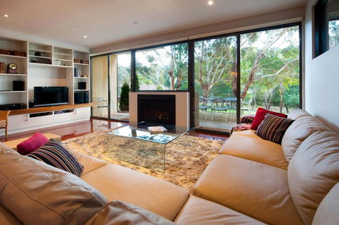 Lake Daylesford Lodge 7 - Port Augusta Accommodation 2