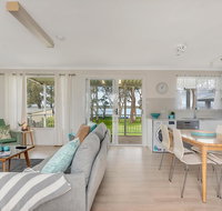 Lake Front Home - Relax  Unwind - Port Augusta Accommodation