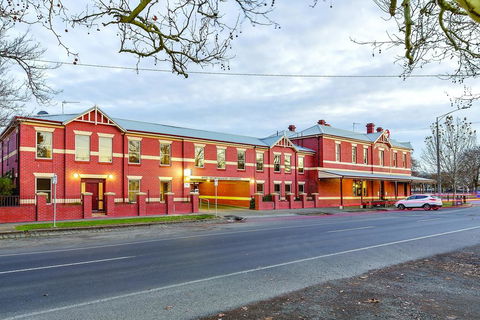 Lake Inn - Ballarat - Port Augusta Accommodation 0