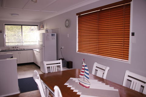 Lakes Edge Cottage - Port Augusta Accommodation 3