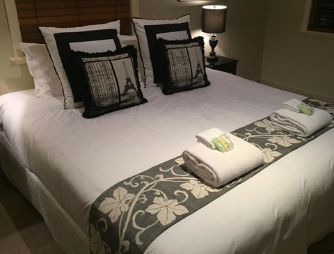 Lakeshore House, Daylesford - Port Augusta Accommodation 0