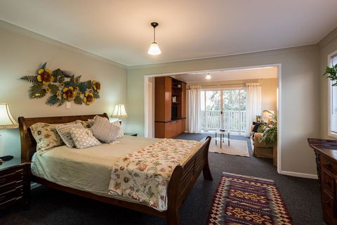 Land Of Lost Treasure - Port Augusta Accommodation 0