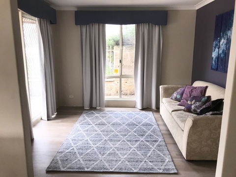 Large Family Home - Port Augusta Accommodation 2