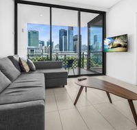 Luxe Apartment with Balcony and Pool Near Galleries - Port Augusta Accommodation