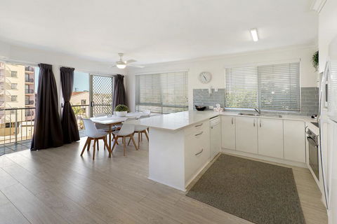 MAINSAIL8- MOOLOOLABA BEACH - Port Augusta Accommodation 2