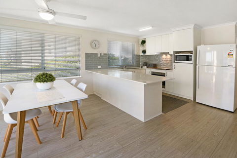 MAINSAIL8- MOOLOOLABA BEACH - Port Augusta Accommodation 0