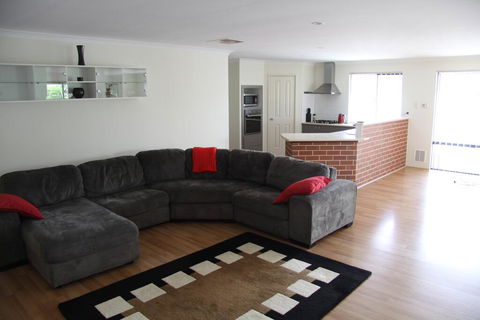 Mandurah Golf Links Retreat - Port Augusta Accommodation 0