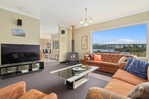 Manfield City Waterfront View Cottage - Port Augusta Accommodation 0