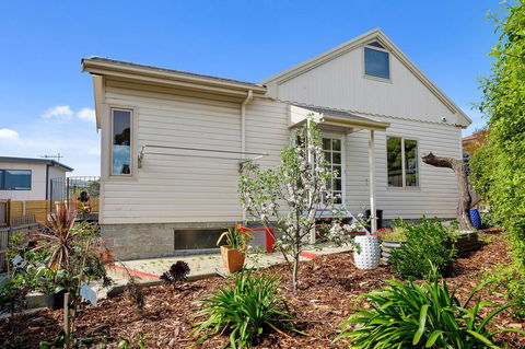 Manfield City Waterfront View Cottage - Port Augusta Accommodation 2
