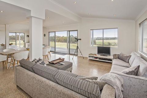 Margaret River Farmhouse - Port Augusta Accommodation 3