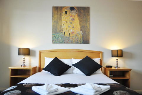 Meadowbrook Hotel Brisbane - Port Augusta Accommodation 0