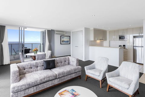 Meriton Suites Broadbeach - Port Augusta Accommodation 3