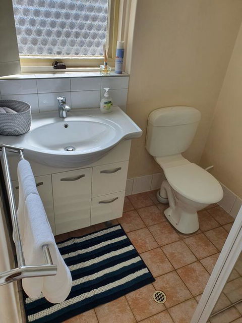 Modern Cosy Studio Close To QEH + Adelaide CBD + Airport + Beaches - Port Augusta Accommodation 1