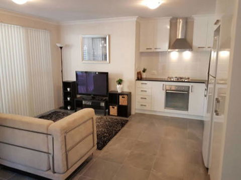 Modern Neat Convenient Apartment Close To Airport - Port Augusta Accommodation 1
