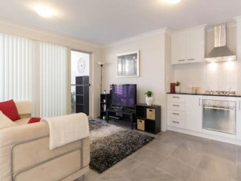 Modern Neat Convenient Apartment Close To Airport - Port Augusta Accommodation 3