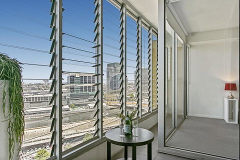 Modern Two Bedroom Apartment In Melbourne CBD - Port Augusta Accommodation 3