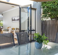 MOMENTS FROM BRADDON  ANU SPACIOUS and RELAXED - Port Augusta Accommodation