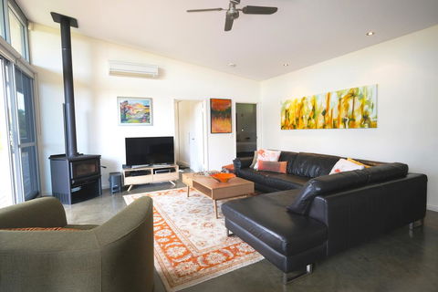 Moriarty Studio - Chic Couples Retreat - Port Augusta Accommodation 3