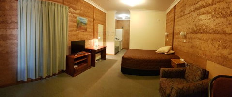 Mud Hut Motel - Port Augusta Accommodation 1
