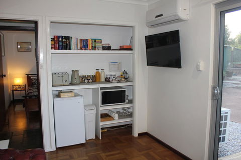 Jacaranda Hideaway Bed & Breakfast - Port Augusta Accommodation 4