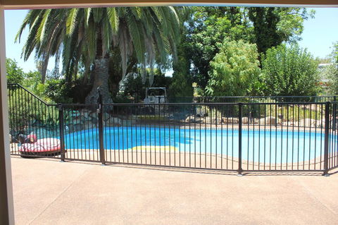 Jacaranda Hideaway Bed & Breakfast - Port Augusta Accommodation 9