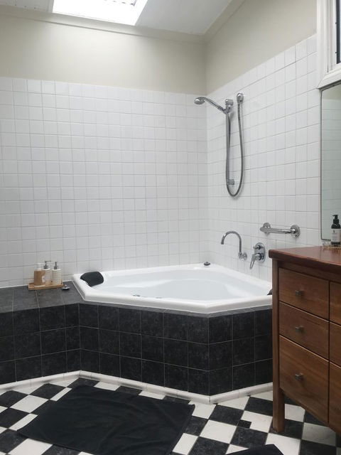 Lotti's House - Port Augusta Accommodation 7