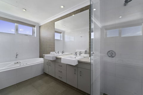 Luxury Suite Bunbury - Port Augusta Accommodation 11