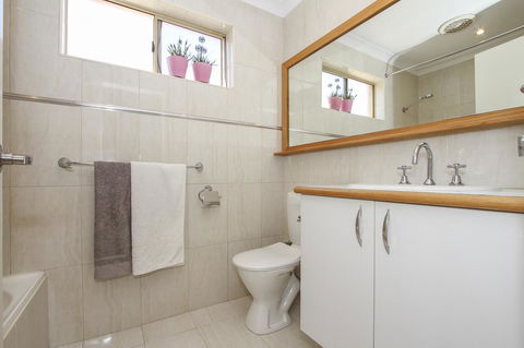 Leederville Townhouse - Port Augusta Accommodation 5
