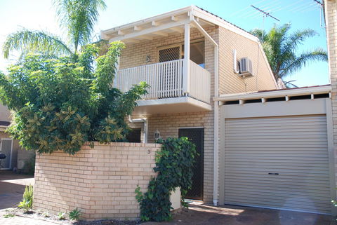 Leederville Townhouse - Port Augusta Accommodation 7