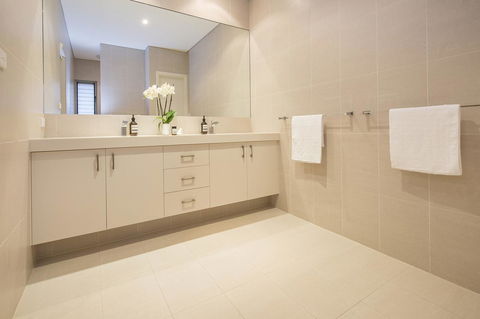 Calm Waters - Port Augusta Accommodation 3