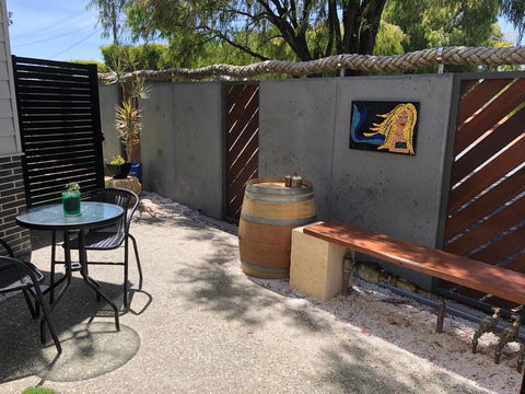 Starboard Drift - Captain & Crew - In Town Entire House For 8 - Port Augusta Accommodation 16