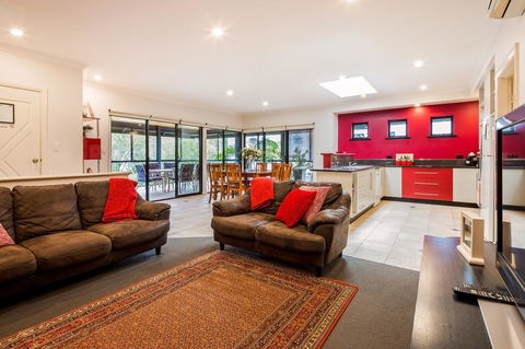 Downton Villa - Port Augusta Accommodation 8