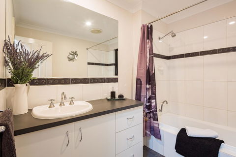Downton Villa - Port Augusta Accommodation 22