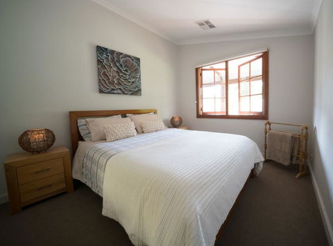 The Farmhouse - Port Augusta Accommodation 6
