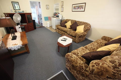 Jacaranda Guest House - Port Augusta Accommodation 7