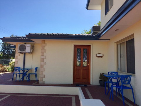 The Royal Dolphin Bed & Breakfast Safety Bay - Port Augusta Accommodation 25
