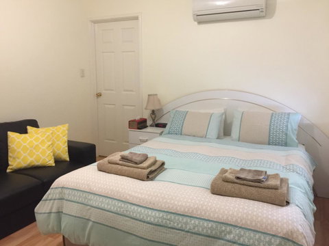 The Royal Dolphin Bed & Breakfast Safety Bay - Port Augusta Accommodation 1