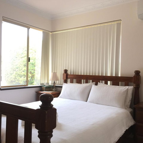 The Royal Dolphin Bed & Breakfast Safety Bay - Port Augusta Accommodation 3