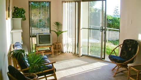 Scarborough & Absolutely Beachfront - Port Augusta Accommodation 8