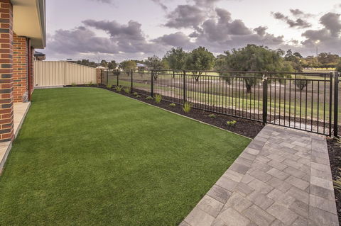 15 Cabot Close - Port Augusta Accommodation 24