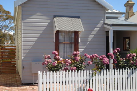 Bluebird Cottage - Port Augusta Accommodation 0