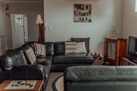 Bluebird Cottage - Port Augusta Accommodation 17