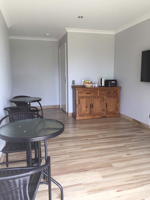 Eagle Bay House - Port Augusta Accommodation 14