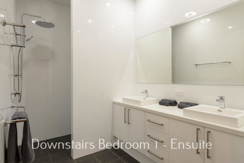 32 Corella Court - Port Augusta Accommodation 8