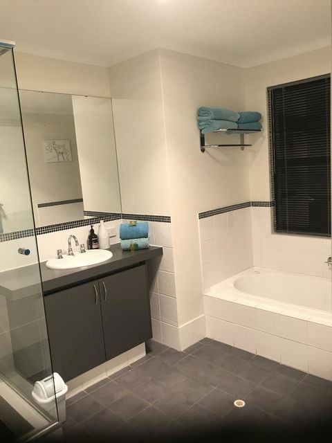 THE SANCTUARY LUXURY HOLIDAY HOME - Port Augusta Accommodation 6