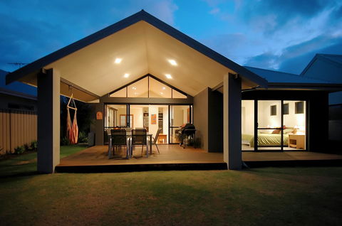 THE SANCTUARY LUXURY HOLIDAY HOME - Port Augusta Accommodation 24