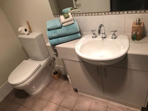 THE SANCTUARY LUXURY HOLIDAY HOME - Port Augusta Accommodation 3