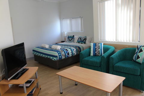 Mandurah Ocean Marina Chalets - Port Augusta Accommodation 9