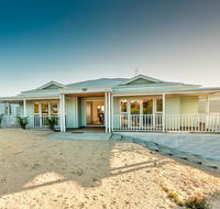 Blue Sky Escapes The Lookout Lancelin - Port Augusta Accommodation